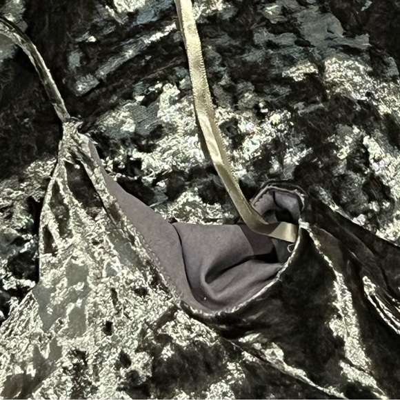 Very J Velvet Top M Sleeveless Strappy Shiny Velour Grey Green Scalloped Dressy - Picture 8 of 9